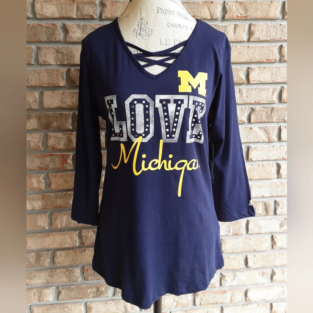 Michigan University NWT GameDay Collegiate Graphic Print T-shirt.